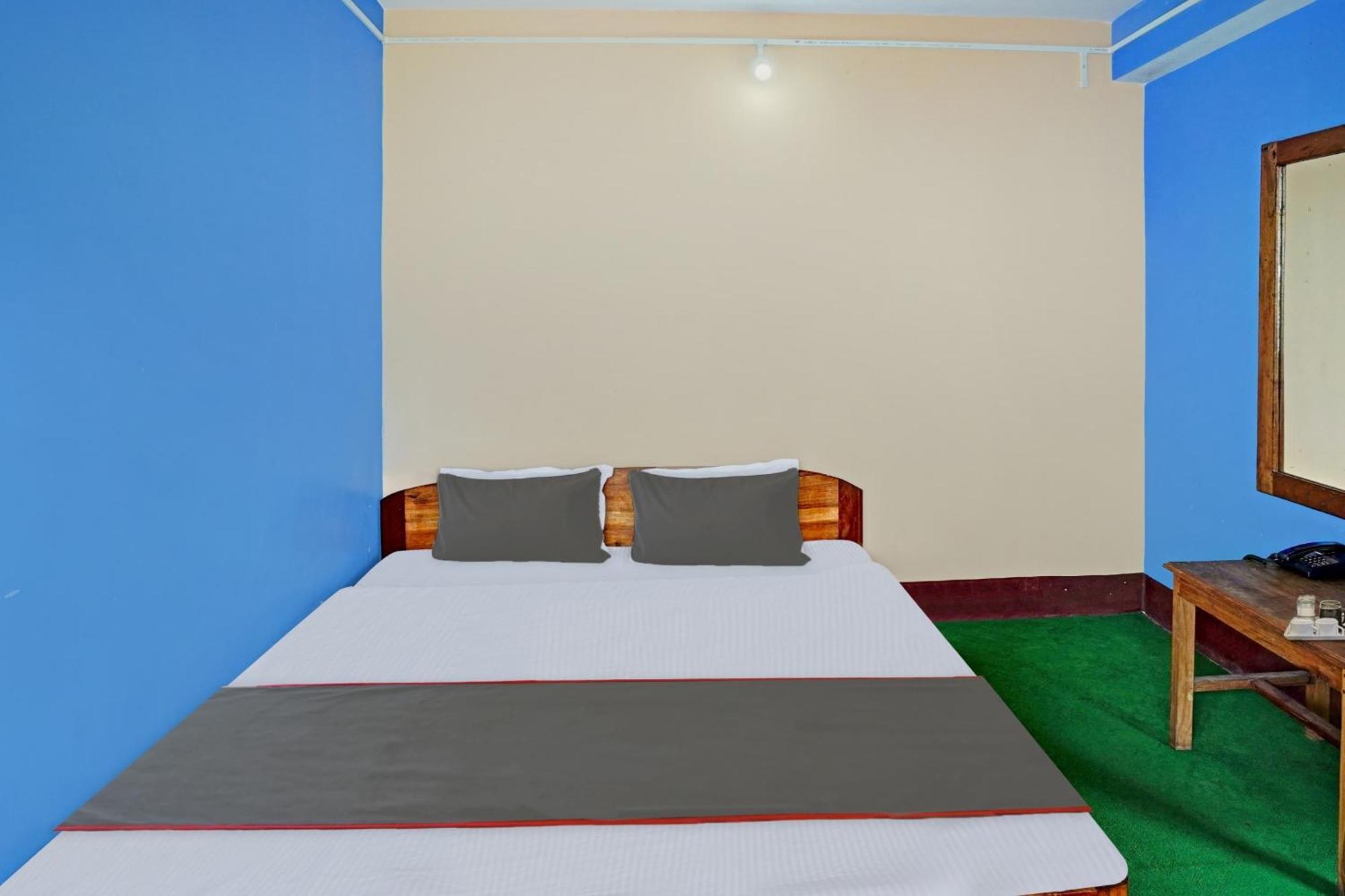 Capital O Basera Resort Padamchen Екстериор снимка