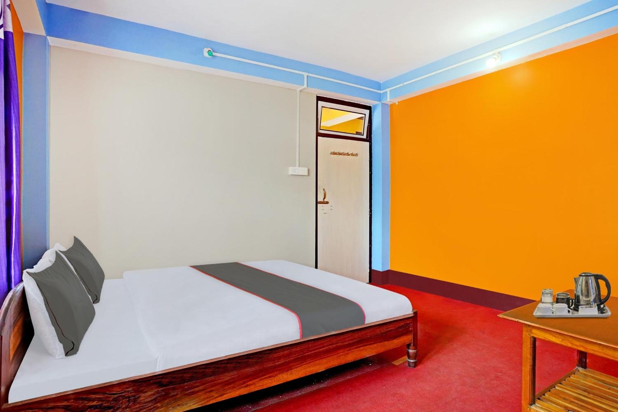 Capital O Basera Resort Padamchen Екстериор снимка