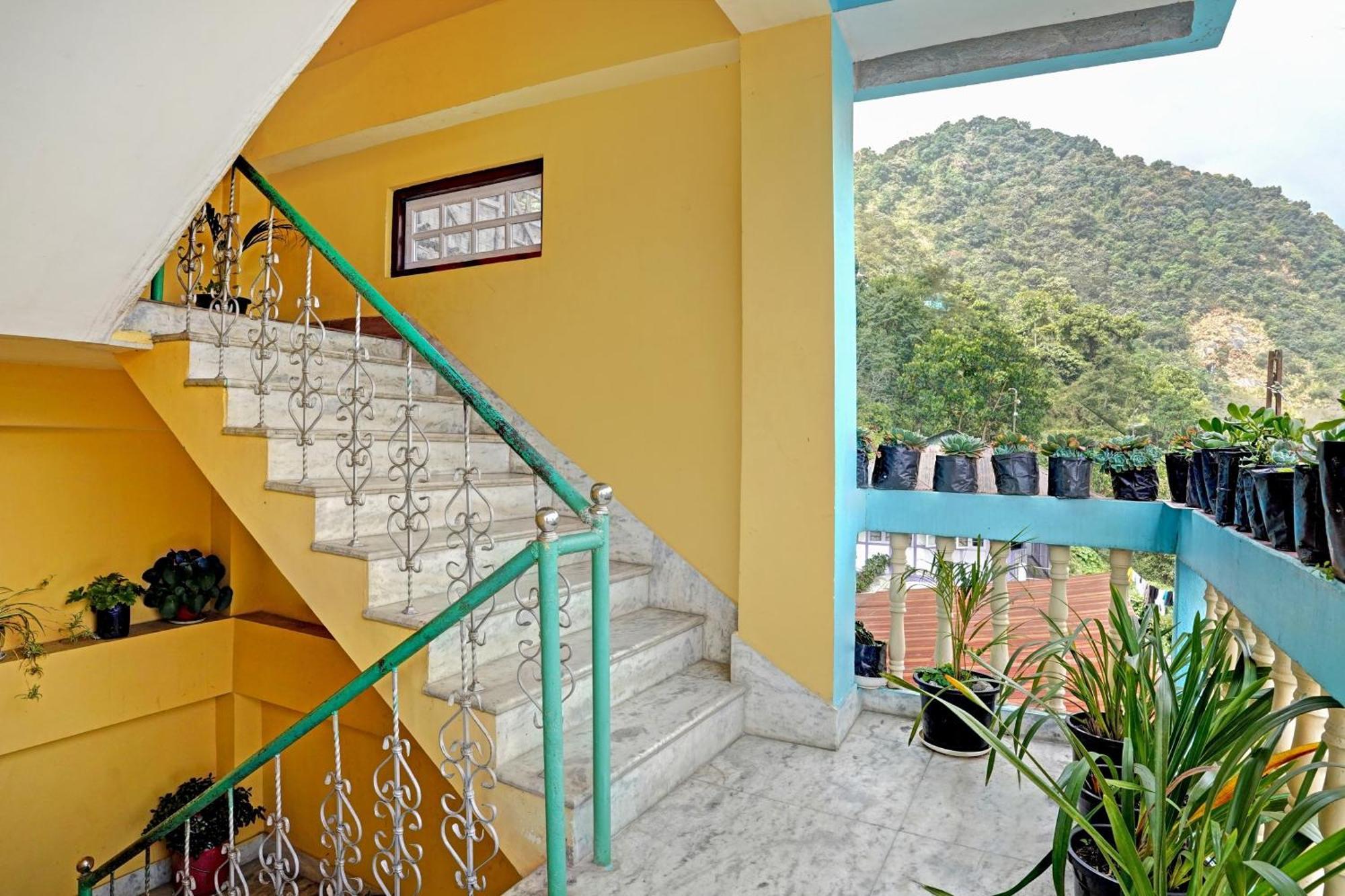 Capital O Basera Resort Padamchen Екстериор снимка