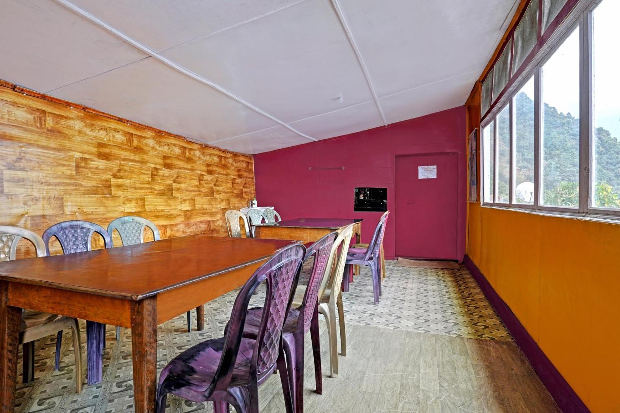 Capital O Basera Resort Padamchen Екстериор снимка